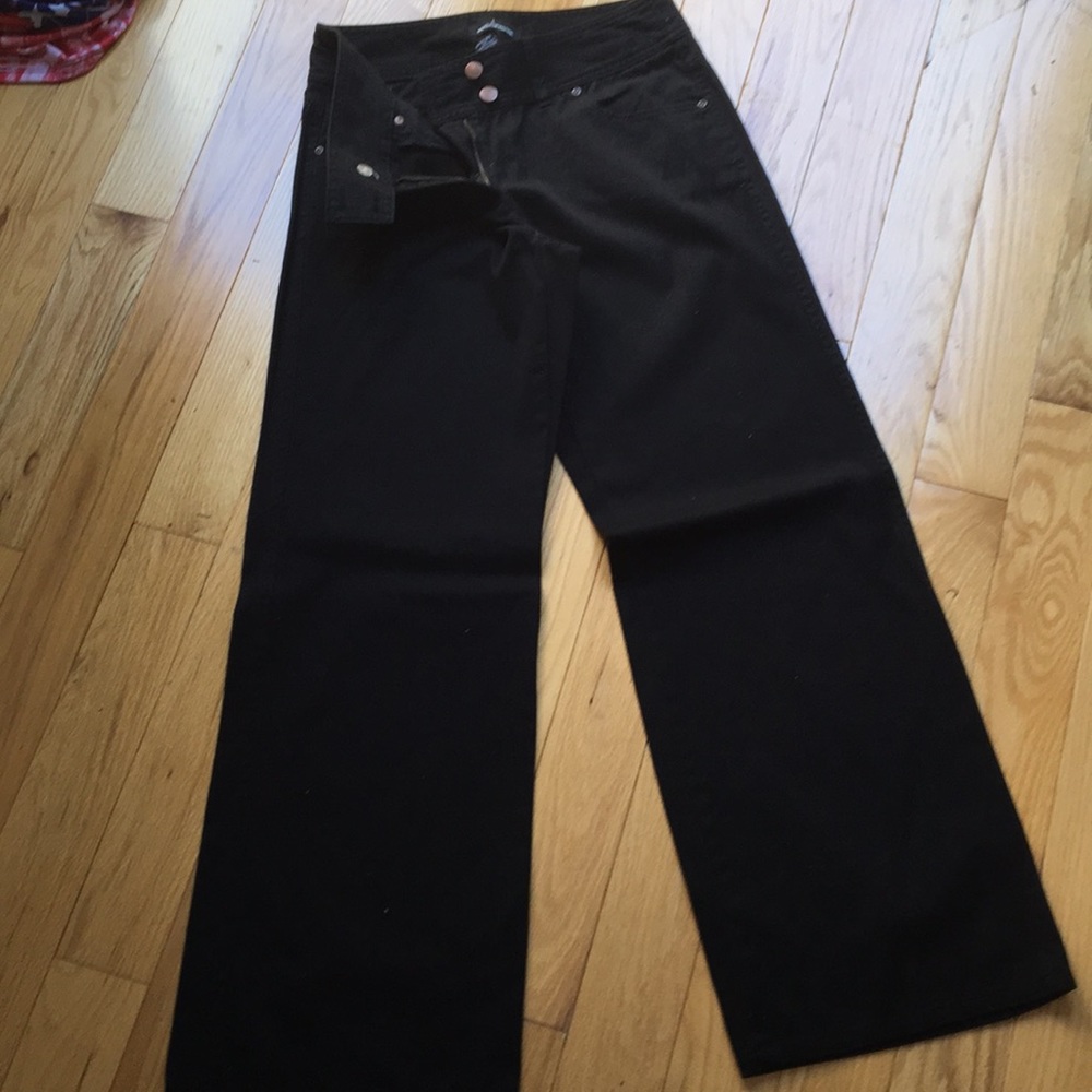 NWOT BLACK DENIM JEANS NICE DETAILS ON THE WAIST